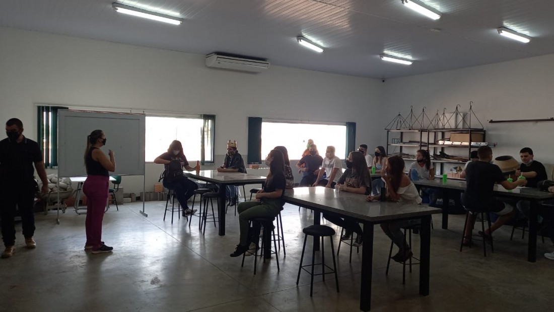 Unifasipe de Sinop recebe visita dos alunos San Petrus de Sorriso