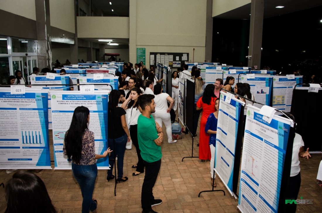 Acadêmicos apresentam trabalhos na 1ª Mostra Científica da FASIPE CPA. 